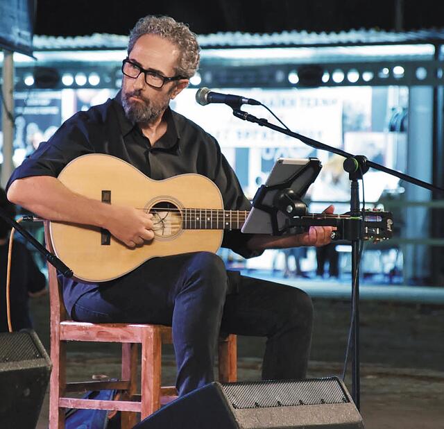 Νίκος Πρωτόπαπας: «Ο στίχος του ρεμπέτικου είναι πάντα επίκαιρος»