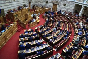 Η χώρα των μεγάλων αντιφάσεων