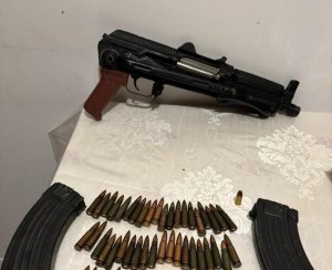 Συμμορία εκτελεστών: Οπλοστάσιο βρέθηκε στην Αλβανία – Φωτογραφία με όχημα που χρησιμοποιήθηκε σε απόπειρα δολοφονίας