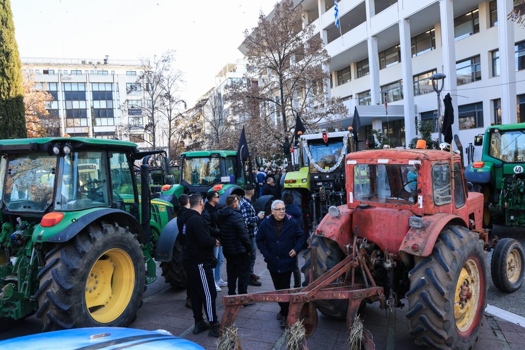 Αγρότες: Το παρασκήνιο που είναι σε εξέλιξη μεταξύ κυβέρνησης και εκπροσώπων των μπλόκων – Τα δύο σενάρια