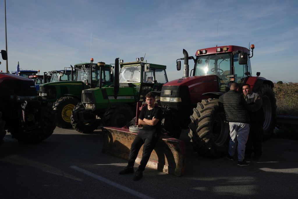Κοινωνία υπό αναστολή
