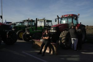 Αγροτικά μπλόκα και αδύναμες κυβερνήσεις