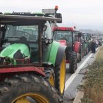 Χιλιάδες τρακτέρ στην Εθνική: Αποφασίζουν αν θα κλείσουν και τους παρακαμπτήριους – Πρόβα σύγκρουσης από την Αστυνομία