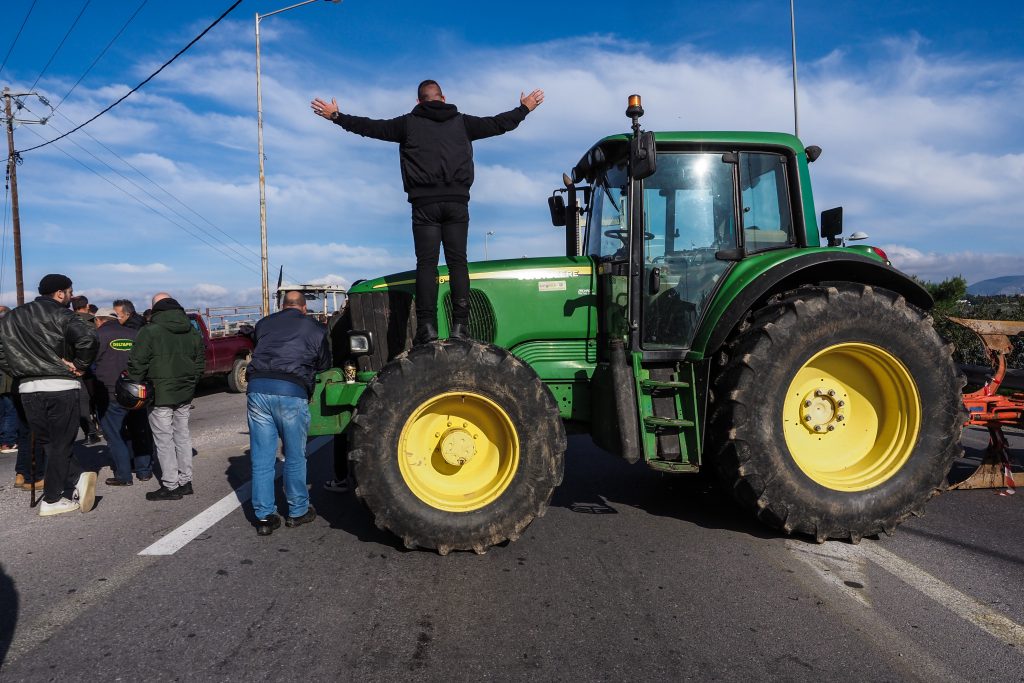 Σάλος στη Λαμία: Βίντεο στο TikTok οδήγησαν σε σύλληψη αγρότισσας – Κατηγορείται ότι προέτρεπε σε πράξεις βίας