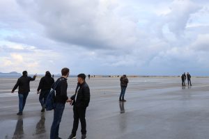 Αγροτικές κινητοποιήσεις: Μετέτρεψαν σε… γήπεδο την πίστα του αεροδρομίου Ηρακλείου (βίντεο)