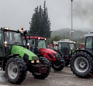 Κομοτηνή: Σε 24ωρη βάση το μπλόκο των αγροτών στην Εγνατία