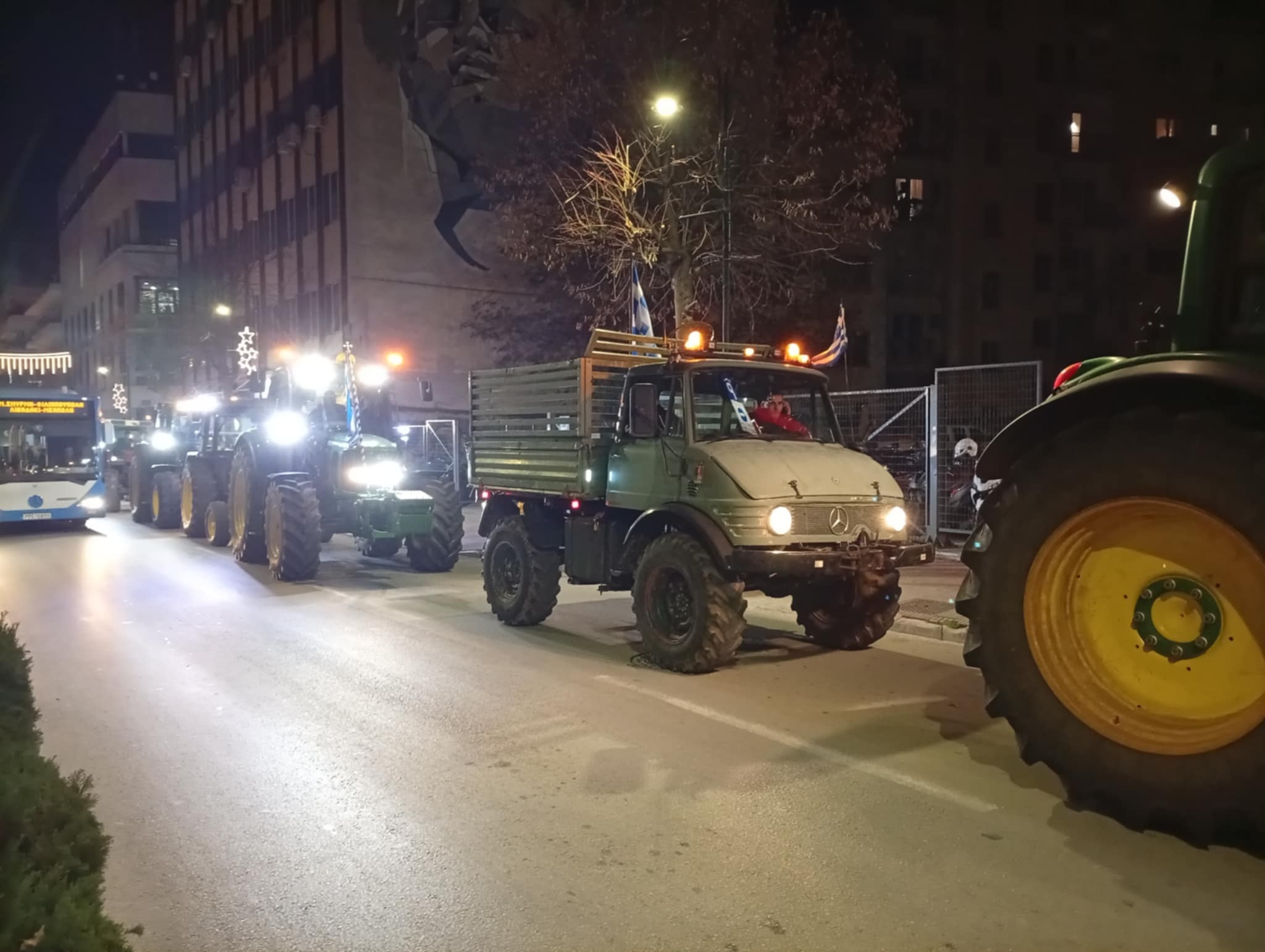 &Pi;&omicron;&rho;&epsilon;ί&alpha; &alpha;&gamma;&rho;&omicron;&tau;ώ&nu; &mu;&epsilon; &tau;&rho;&alpha;&kappa;&tau;έ&rho; &sigma;&tau;&omicron; &kappa;έ&nu;&tau;&rho;&omicron; &tau;&eta;&sigmaf; &Lambda;ά&rho;&iota;&sigma;&alpha;&sigmaf; (&beta;ί&nu;&tau;&epsilon;&omicron;)