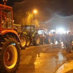 Αγροτικές κινητοποιήσεις: Αυξάνονται τα τρακτέρ στα μπλόκα – Ένταση με την Αστυνομία σε Σέρρες και Κιάτο