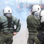 Πυκνώνουν την παρουσία τους στα μπλόκα οι αγρότες – Επεισόδια στη Θεσσαλονίκη – Δυσκολεύουν οι μετακινήσεις