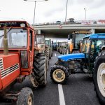 Παραλύουν δρόμοι και τελωνεία: Μπλόκα σε Μακεδονία, Θεσσαλία και Ήπειρο – Συζήτηση για αποκλεισμό του αεροδρομίου Ηρακλείου