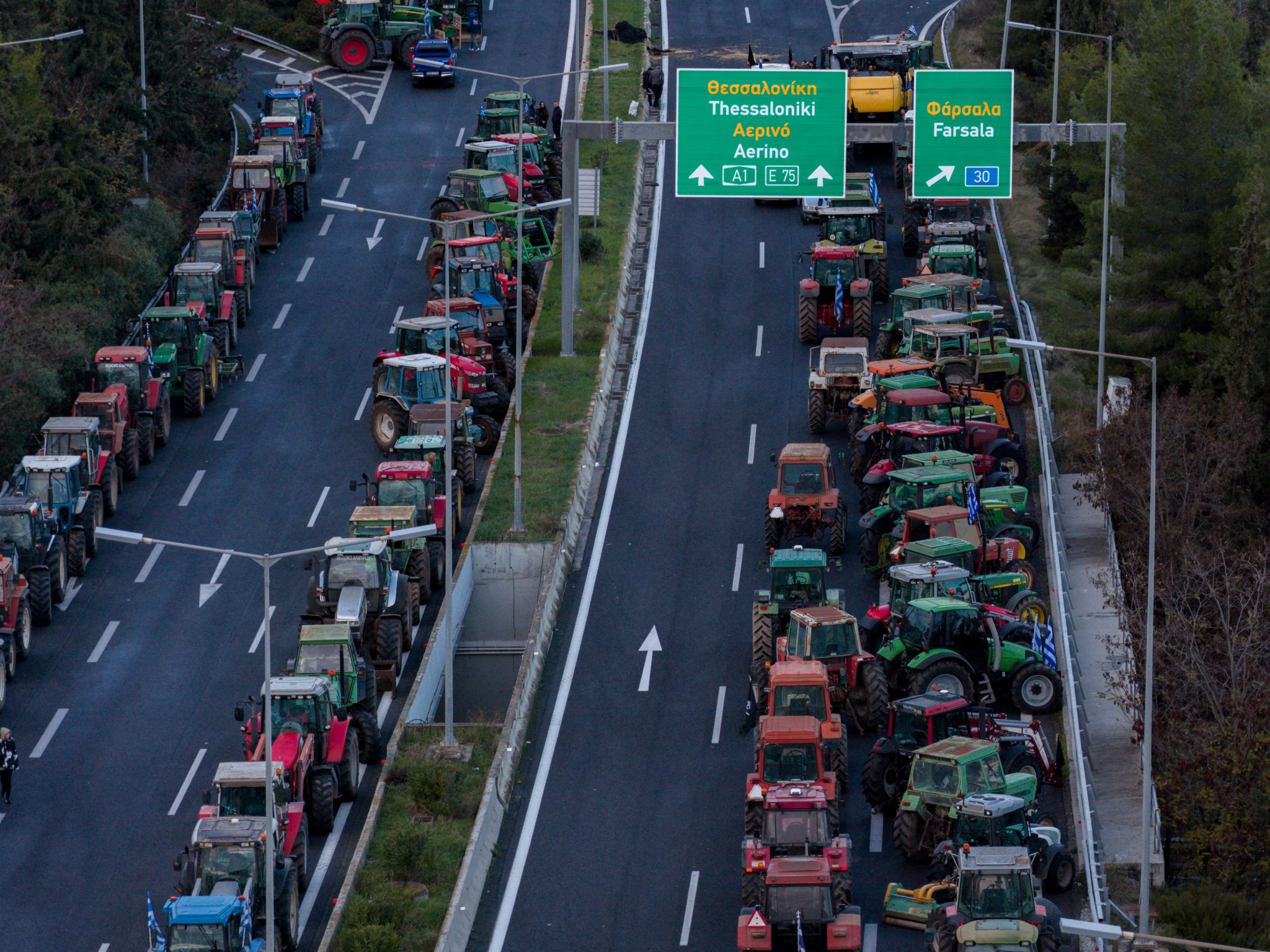 Αγρότες με τρακτέρ μπλόκο