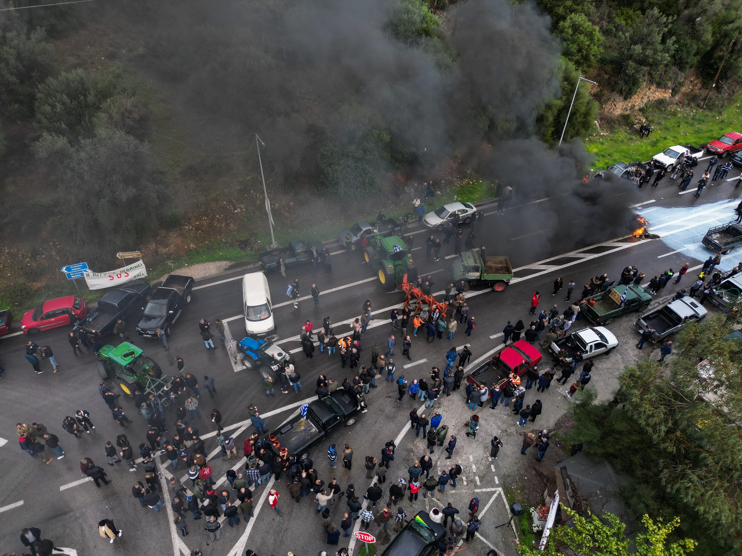 Γαλλία: Αγρότες έκλεισαν δρόμους στο Παρίσι διαμαρτυρόμενοι κατά της συμφωνίας ΕΕ-Mercosur