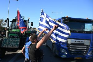 Συλλαλητήριο αγροτών στη Θεσσαλονίκη – «Στόχος» το λιμάνι, μεταβαίνουν με τρακτέρ, αγροτικά και λεωφορεία