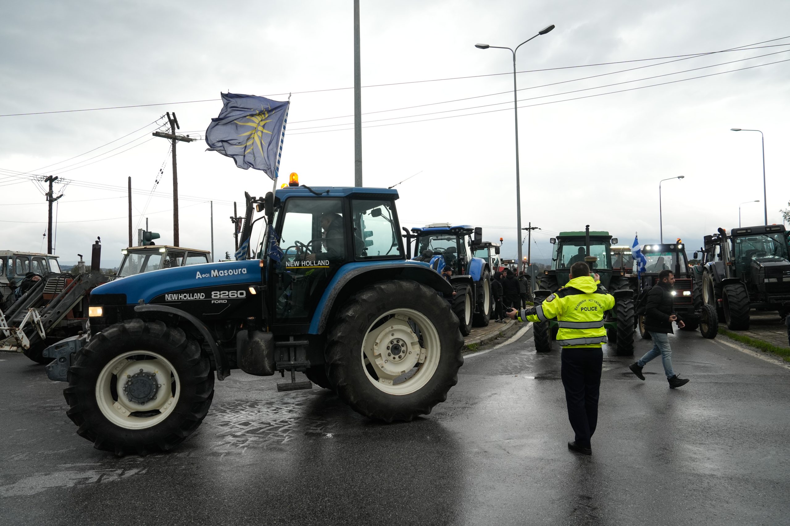 &Theta;&epsilon;&sigma;&sigma;&alpha;&lambda;&omicron;&nu;ί&kappa;&eta;: &Alpha;&nu;&alpha;&sigma;&tau;&omicron;&lambda;ή &kappa;&iota;&nu;&eta;&tau;&omicron;&pi;&omicron;&iota;ή&sigma;&epsilon;&omega;&nu; &sigma;&tau;&alpha; &tau;&epsilon;&lambda;&omega;&nu;&epsilon;ί&alpha; &Epsilon;&upsilon;&zeta;ώ&nu;&omega;&nu; &kappa;&alpha;&iota; &Nu;ί&kappa;&eta;&sigmaf; - &Sigma;&upsilon;&mu;&beta;&omicron;&lambda;&iota;&kappa;ό&sigmaf; &alpha;&pi;&omicron;&kappa;&lambda;&epsilon;&iota;&sigma;&mu;ό&sigmaf; &sigma;&tau;&omicron;&nu; &Pi;&rho;&omicron;&mu;&alpha;&chi;ώ&nu;&alpha;