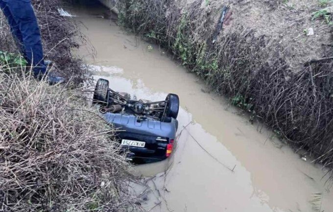 Ηλεία: Θρίλερ στην Ανδραβίδα με IX βυθισμένο σε αρδευτικό κανάλι – Χάθηκε ο οδηγός