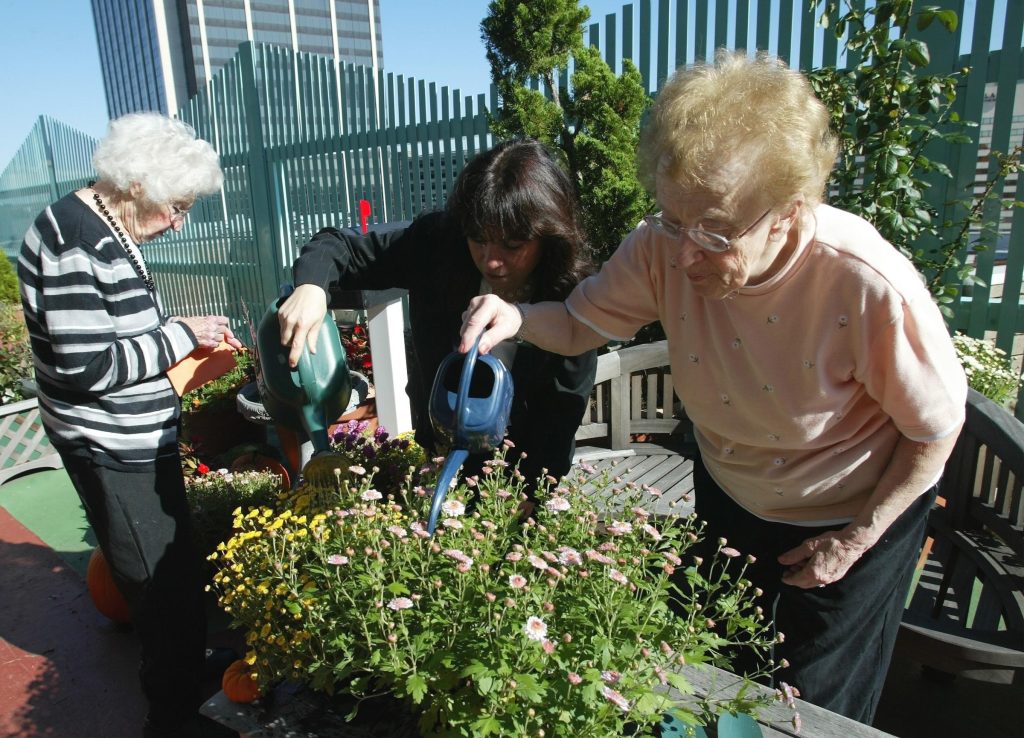 Συμπτώματα κατάθλιψης στη μέση ηλικία αυξάνουν τον κίνδυνο άνοιας