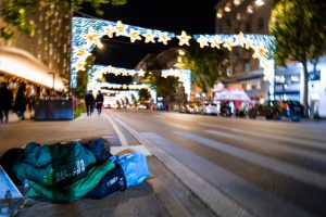 Γιατί αυξάνονται οι άστεγοι στην Αθήνα