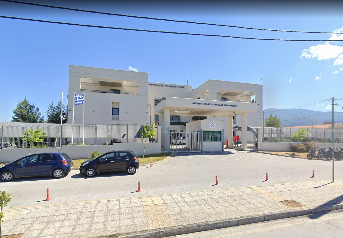 Χτύπησε, δάγκωσε και απείλησε αστυνομικούς στον Βόλο - «Θα σε σκοτώσω, θα σε γ…ω»