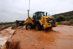 Κακοκαιρία Byron: Μνήμες από το παρελθόν στην Μάνδρα – Συναγερμός για υπερχείλιση ποταμού στην Ελευσίνα