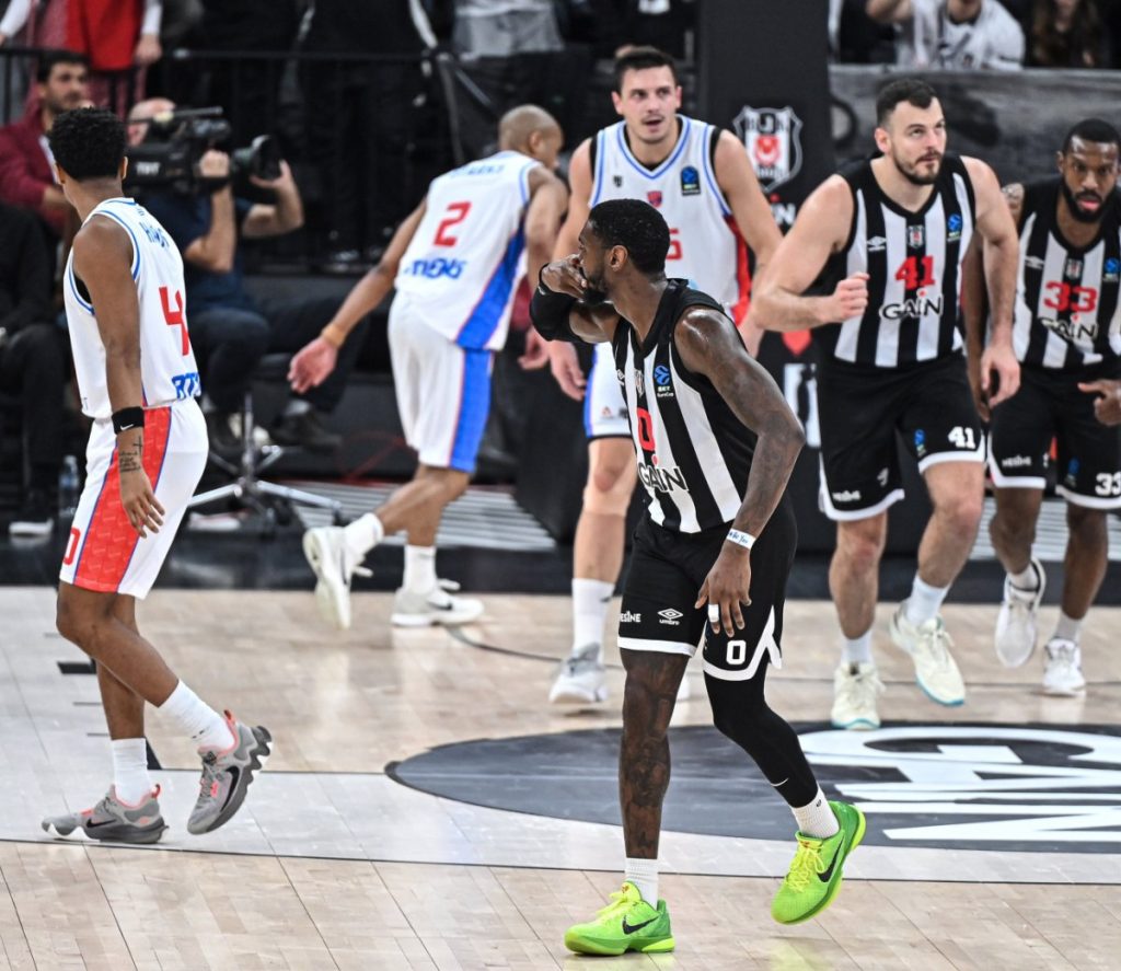 Φίλαθλοι του Πανιωνίου κρατούνται σε νοσοκομείο στην Κωνσταντινούπολη, τους αφαιρέθηκαν κινητά και διαβατήρια