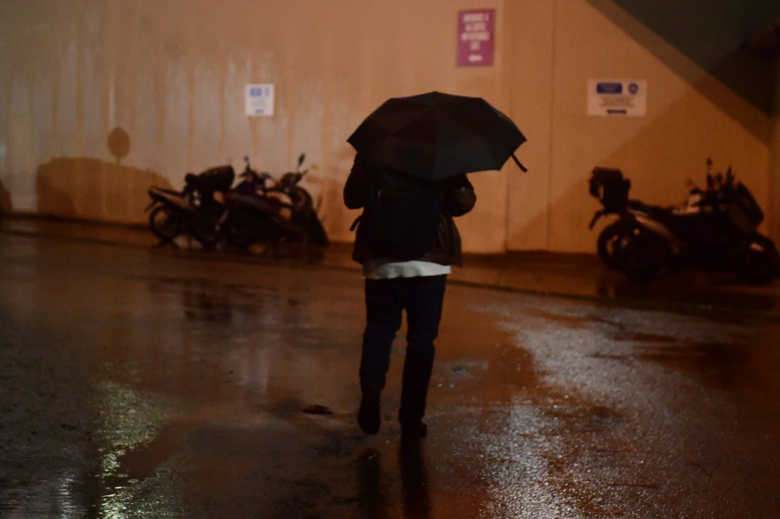 Κακοκαιρία: Πάνω από 120 κλήσεις στην Πυροσβεστική - Ποιοι δρόμοι έκλεισαν - Πλημμύρες στην Αθήνα