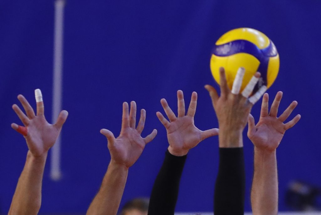 Θεσσαλονίκη: Άνδρες ξυλοκόπησαν ανήλικο σε αγώνα βόλεϊ γιατί τους ενοχλούσε το τύμπανό του