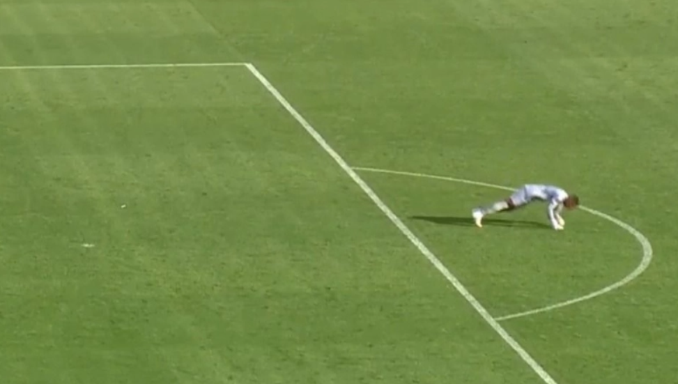 Σοκ στο Κόπα Άφρικα: Κατέρρευσε στον αγωνιστικό χώρο ο τερματοφύλακας του Σουδάν, Μονγκέντ Ελνέελ! (vid)