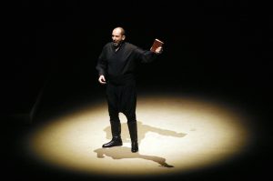 Δημήτρης Τηλιακός: «Ο καλλιτέχνης πέφτει στην παγίδα να υπηρετεί μια μάσκα»