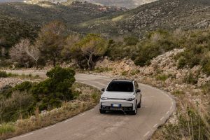 Η ναυαρχίδα της Leapmotor με υβριδική τεχνολογία και νέα τιμή