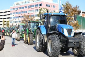 Έκκληση από τους θεσμικούς φορείς της αγοράς προς τους αγρότες να μιλήσουν με την κυβέρνηση: «Απαξιώνεται η χώρα»