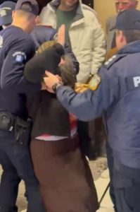 Η Ελένη Λουκά «χτύπησε» στην παρουσίαση του βιβλίου του Αλέξη Τσίπρα