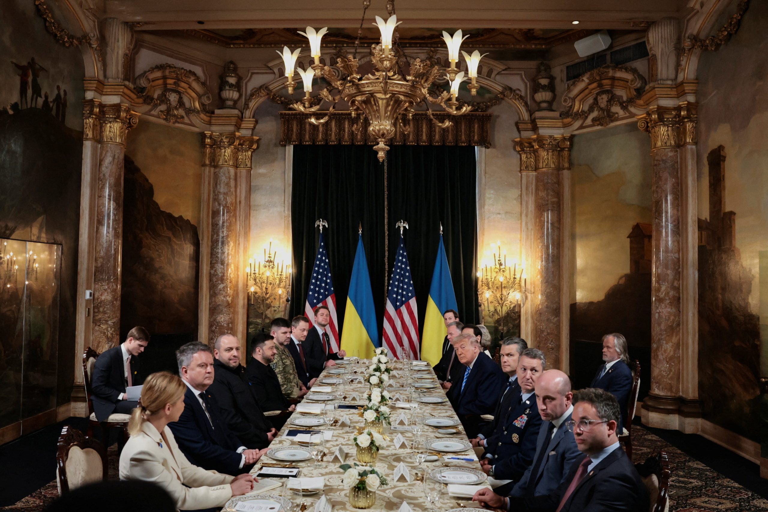 «Θα θέλατε να φάτε ή είναι δωροδοκία;» – Η Αμήχανη στιγμή του Τραμπ με δημοσιογράφους στο Μαρ-α-Λάγκο (βίντεο) «Θα θέλατε να φάτε ή είναι δωροδοκία;» – Η Αμήχανη στιγμή του Τραμπ με δημοσιογράφους στο Μαρ-α-Λάγκο (βίντεο)