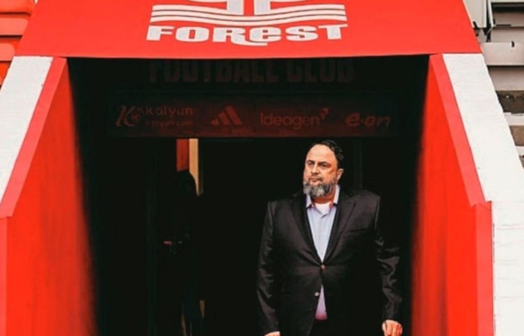 Νότιγχαμ Φόρεστ: Ο Βαγγέλης Μαρινάκης τιμά τον Τζον Ρόμπερτσον