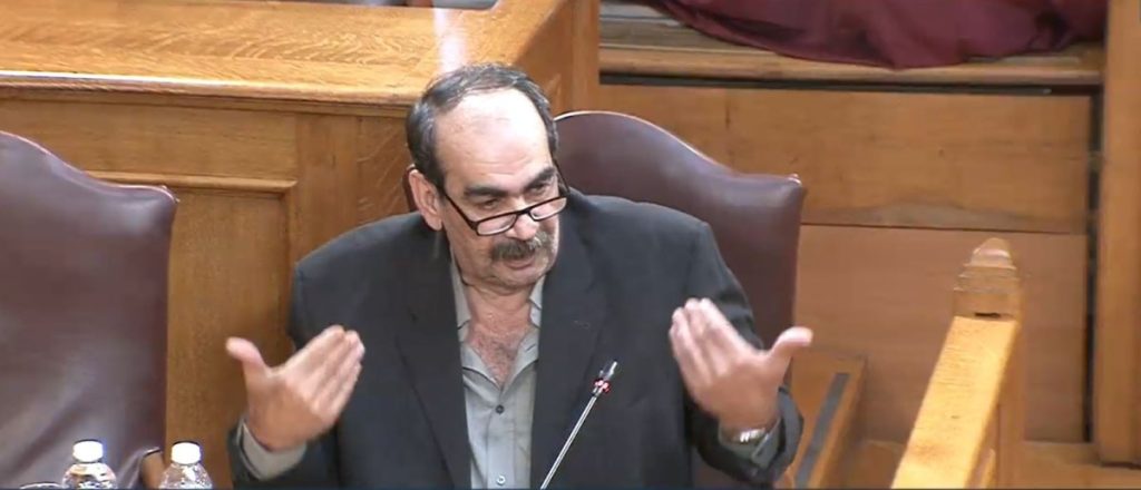 Το σκισμένο καλσόν