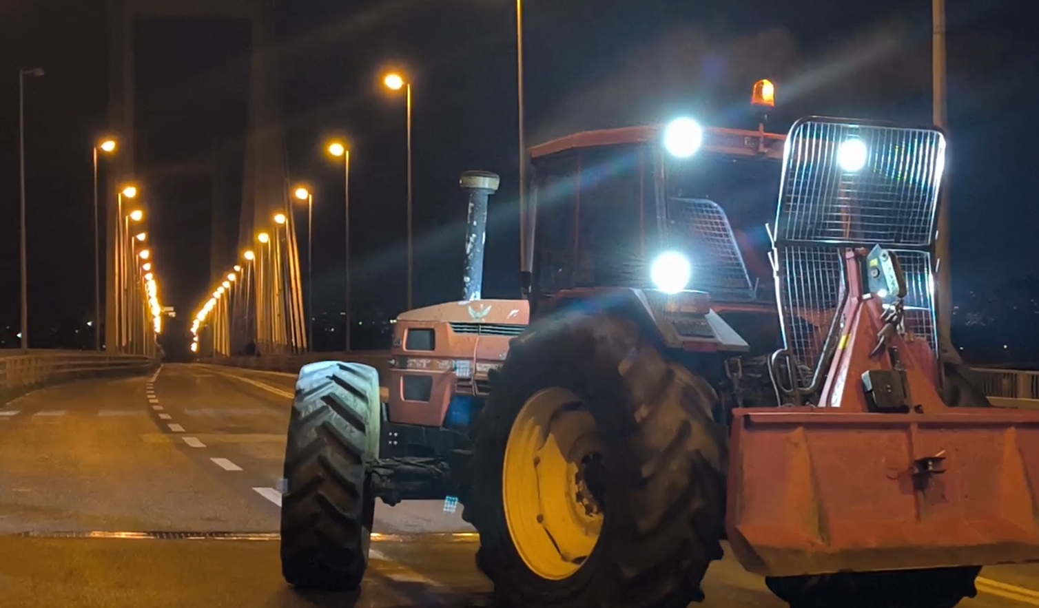 &Kappa;&lambda;&epsilon;&iota;&sigma;&tau;ή έ&omega;&sigmaf; &tau;&iota;&sigmaf; 22:00 &theta;&alpha; &kappa;&rho;&alpha;&tau;ή&sigma;&omicron;&upsilon;&nu; &alpha;&pi;ό&psi;&epsilon; &omicron;&iota; &alpha;&gamma;&rho;ό&tau;&epsilon;&sigmaf; &tau;&eta;&nu; &Upsilon;&psi;&eta;&lambda;ή &Gamma;έ&phi;&upsilon;&rho;&alpha; &Chi;&alpha;&lambda;&kappa;ί&delta;&alpha;&sigmaf;