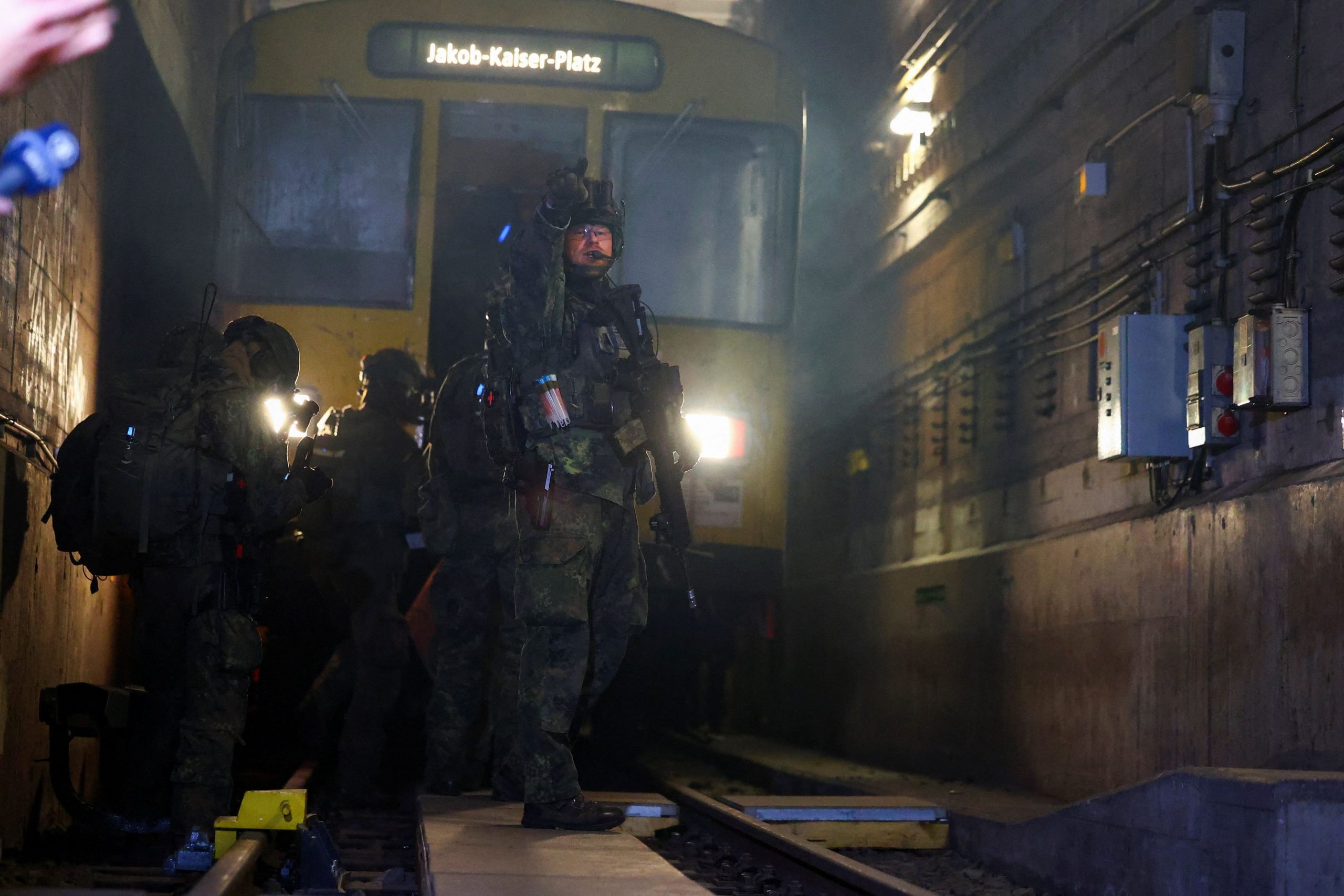 Γερμανία: Συναγερμός στις Ενοπλες Δυνάμεις – Άγνωστοι έκλεψαν χιλιάδες πυρομαχικά