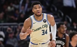 Έρικ Νεμ: «Οι Μπακς δεν σκοπεύουν να αποδεσμεύσουν τον Αντετοκούνμπο»