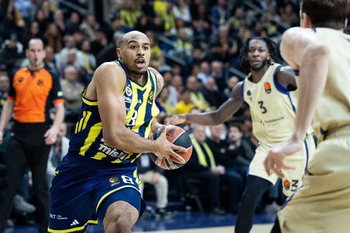 &Phi;&epsilon;&nu;έ&rho;&mu;&pi;&alpha;&chi;&tau;&sigma;&epsilon; &ndash; &Mu;&pi;&alpha;&rho;&tau;&sigma;&epsilon;&lambda;ό&nu;&alpha; 72-71: O &Mu;&pi;ά&lambda;&nu;&tau;&omicron;&upsilon;&iota;&nu; &omicron;&delta;ή&gamma;&eta;&sigma;&epsilon; &tau;&eta; &tau;&omicron;&upsilon;&rho;&kappa;&iota;&kappa;ή &omicron;&mu;ά&delta;&alpha; &sigma;&epsilon; &theta;&rho;ί&alpha;&mu;&beta;&omicron; &sigma;&tau;&omicron; &theta;&rho;ί&lambda;&epsilon;&rho; &tau;&eta;&sigmaf; &Kappa;&omega;&nu;&sigma;&tau;&alpha;&nu;&tau;&iota;&nu;&omicron;ύ&pi;&omicron;&lambda;&eta;&sigmaf;