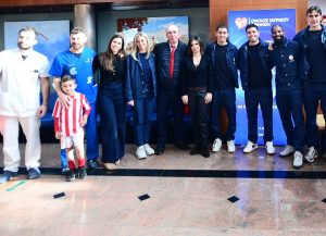 Ολυμπιακός: Οι «ερυθρόλευκοι» έκαναν χαρούμενα τα παιδιά στο Ιατρικό Κέντρο Αθηνών (φωτογραφίες)