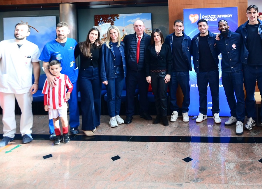 Ολυμπιακός: Οι «ερυθρόλευκοι» έκαναν χαρούμενα τα παιδιά στο Ιατρικό Κέντρο Αθηνών (φωτογραφίες)