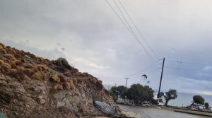 Κακοκαιρία Byron: Καταστροφική νύχτα στην Κρήτη – Υδροστρόβιλος σάρωσε οικισμό στο Ηράκλειο