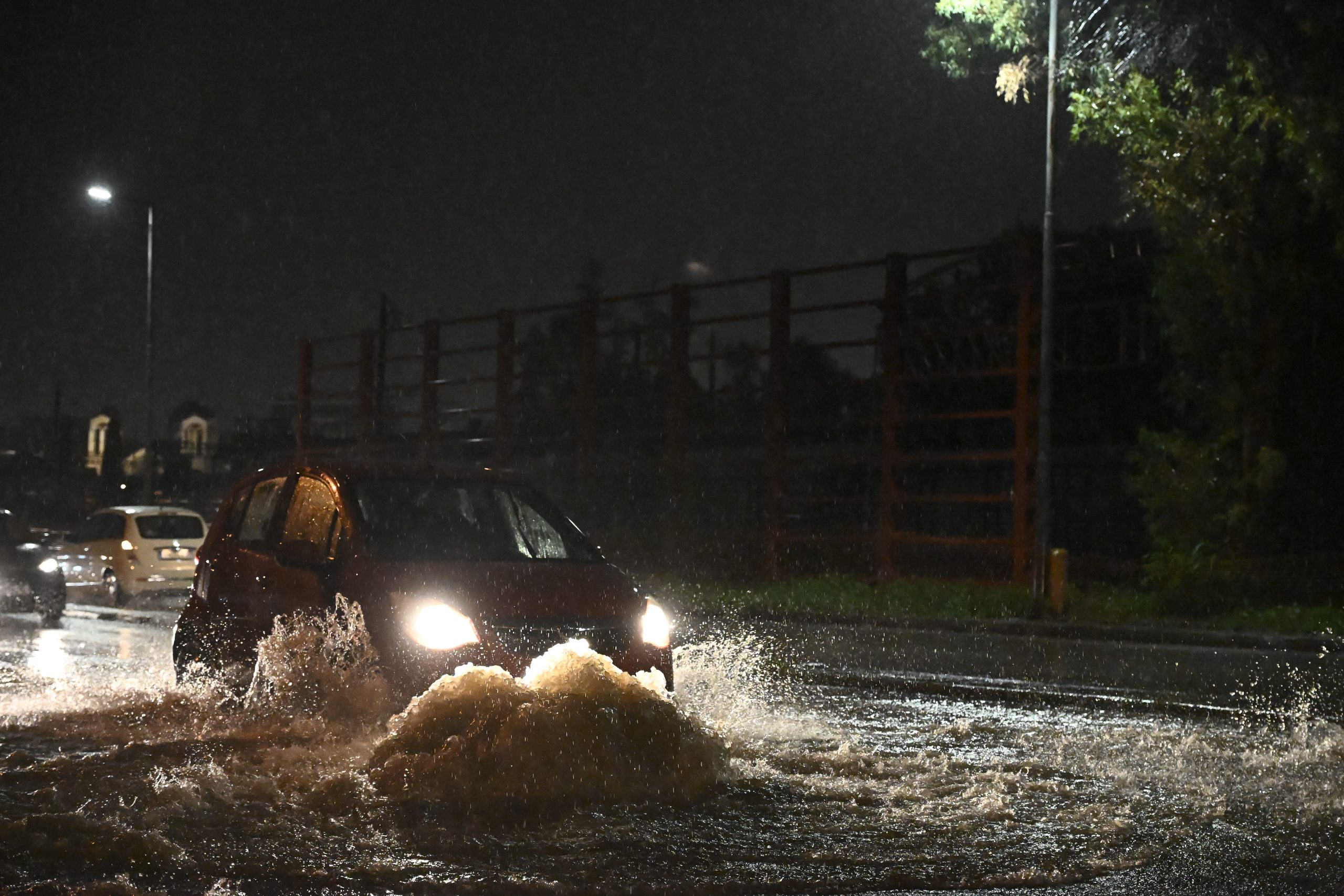 &Kappa;&alpha;&kappa;&omicron;&kappa;&alpha;&iota;&rho;ί&alpha; Byron: &Sigma;&phi;&omicron;&delta;&rho;ό &laquo;&sigma;&phi;&upsilon;&rho;&omicron;&kappa;ό&pi;&eta;&mu;&alpha;&raquo;- &Pi;&omicron;&tau;ά&mu;&iota;&alpha; &omicron;&iota; &delta;&rho;ό&mu;&omicron;&iota; &kappa;&alpha;&iota; &chi;&epsilon;ί&mu;&alpha;&rho;&rho;&omicron;&iota; &sigma;&tau;&iota;&sigmaf; &gamma;&epsilon;&iota;&tau;&omicron;&nu;&iota;έ&sigmaf;