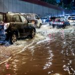 Κακοκαιρία Byron live: Σαρώνει την Αττική – Πλημμύρισαν σπίτια και δρόμοι, μηνύματα του 112