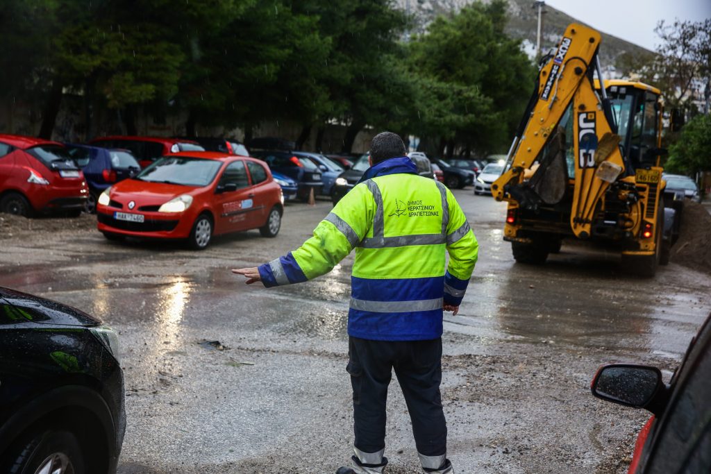 Κακοκαιρία Byron: Νεότερες κυκλοφοριακές ρυθμίσεις στην Αττική  – Άνοιξε η αριστερή λωρίδα στην Αθηνών – Κορίνθου