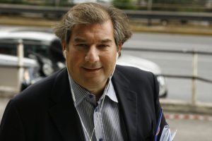 «Η γερόντισσα από τη Συρία και η αστρολόγος από το Χάρβαρντ»: Ο Ν. Καραχάλιος, η Μ. Καρυστιανού και το «ως εδώ πια»