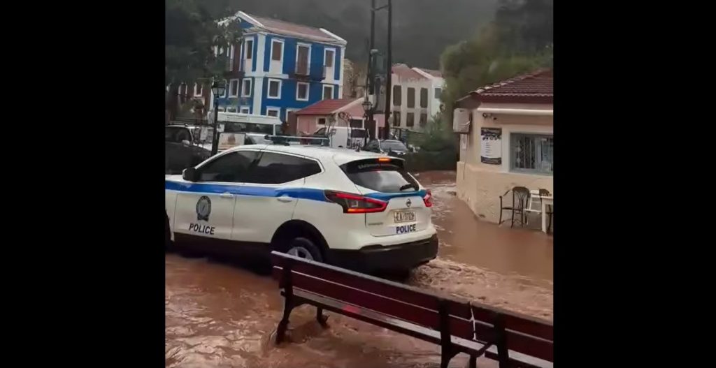 Κακοκαιρία Byron: Πλημμύρισαν σπίτια και καταστήματα στο Καστελλόριζο – Σοκάκια και λιμάνι έγιναν λιμνοθάλασσα λάσπης