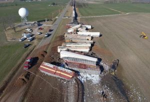 Συναγερμός στο Κεντάκι των ΗΠΑ – Εκτροχιάστηκε τρένο με χημικά (βίντεο)