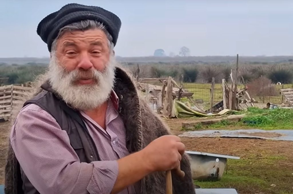 Στο νοσοκομείο με συμπτώματα εγκεφαλικού ο κτηνοτρόφος που «λύγισε» για τη θανάτωση των ζώων του