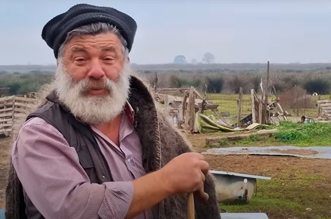 Στο νοσοκομείο με συμπτώματα εγκεφαλικού ο κτηνοτρόφος που «λύγισε» για τη θανάτωση των ζώων του