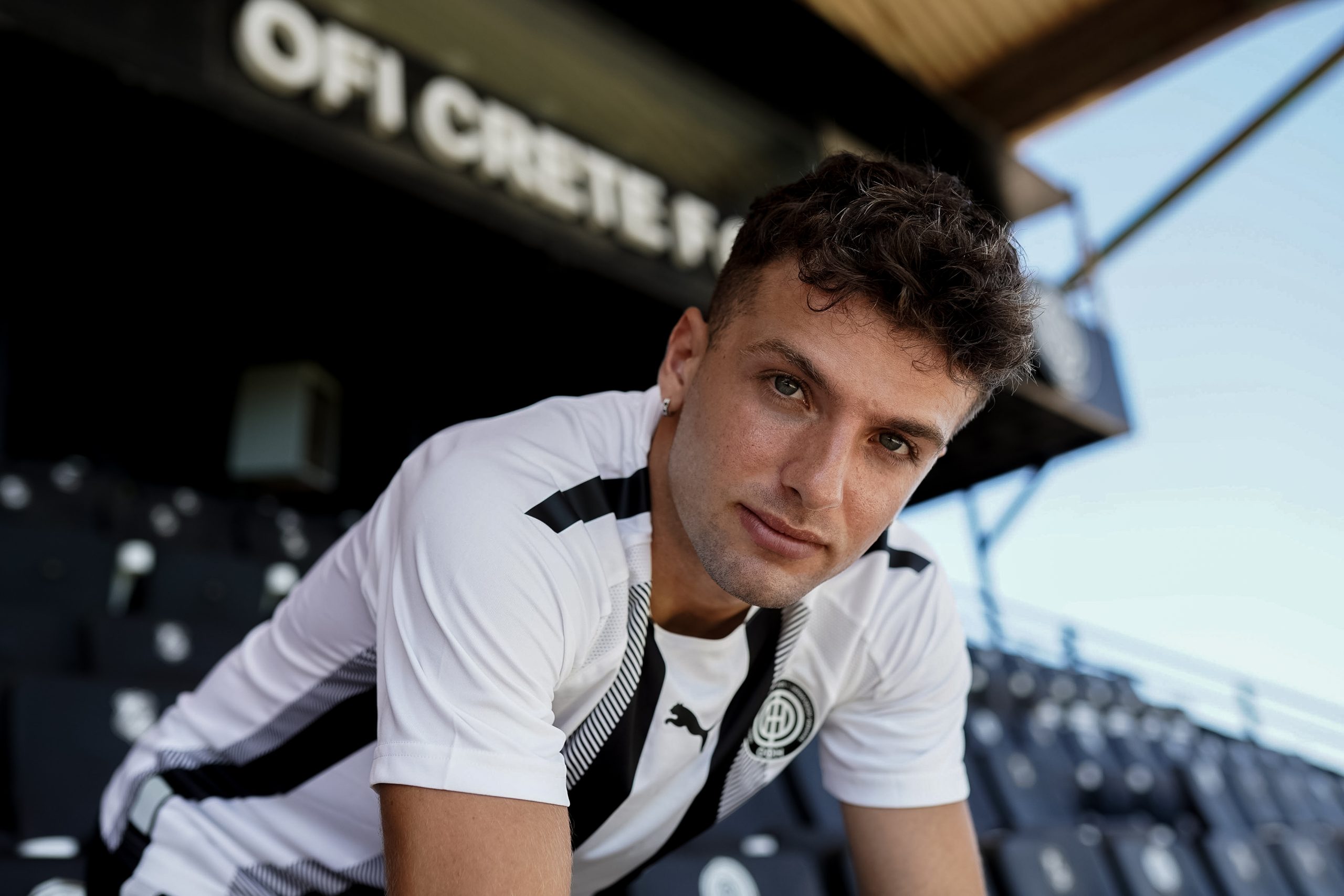 &Lambda;ά&mu;&pi;&rho;&omicron;&upsilon;... &lambda;&alpha;&mu;&pi;&rho;ό&sigmaf; &tau;&omicron;&nu; &omicron;&delta;&eta;&gamma;&epsilon;ί